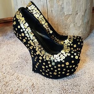 NWOT Sequined platforms